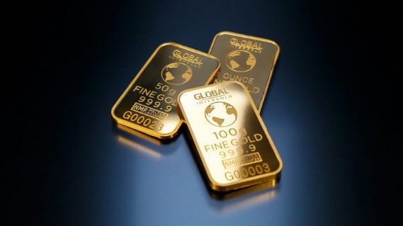 What are the Risks of SMSFs Investing in Gold as Compared to Other Investment Options?